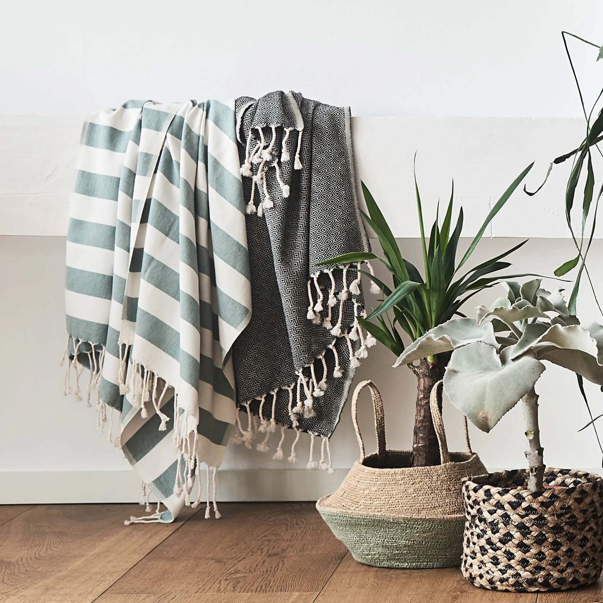 Cesme Hammam Towel [Black/White]