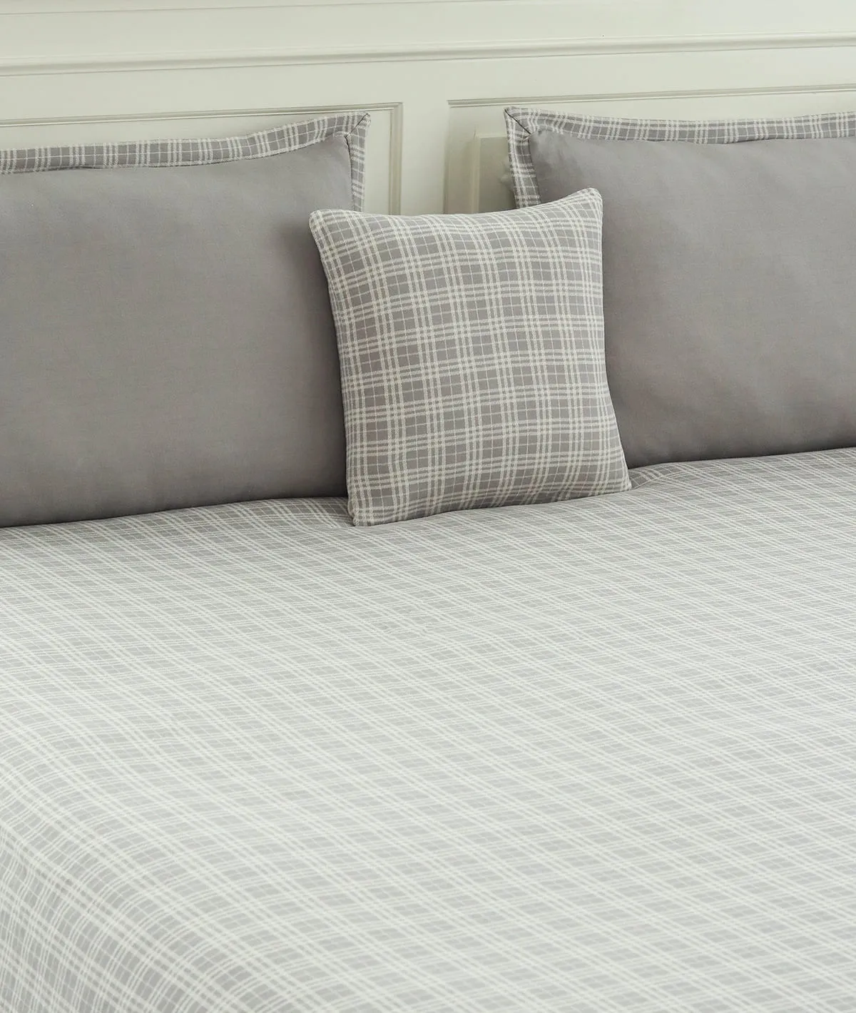 Checkerboard Light Grey & Natural Color Cotton Knitted King Size Bed Cover/AC Blanket Set (1 bedcover, 2 Pillow Covers, 1 Cushion Cover)